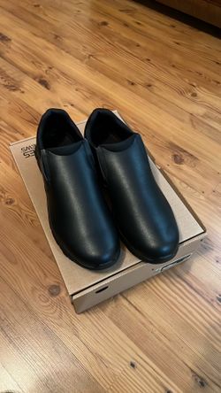 Men’s slip resistant shoes, brand new size 12
