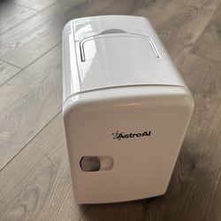 Mini fridge 4 Liter