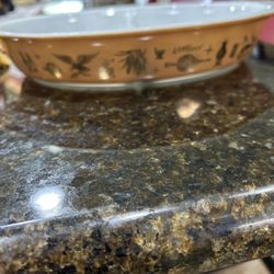 Vintage PYREX Early American Gold On Brown 1.5 Qt.