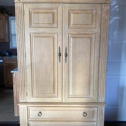 Beautiful TV Media Center Or Armoire 