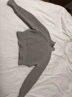 H & M SWEATERS SIZE SMALL 