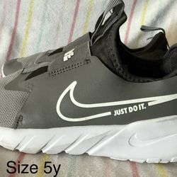 Nike Flex Runner Boys Size 5y