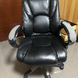 Office Chair With Arms And Wheels For Sale. 