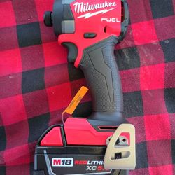 Milwaukee Fuel Impact Drill With Batery Xc5.0 Only 