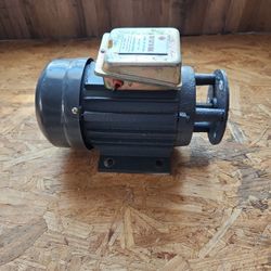 Motor 220 volt , 1.1 KW