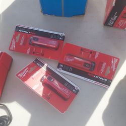 Milwaukee

REDLITHUM USB Charger and
Portable Power Source