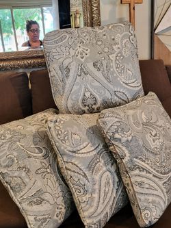 4 Paisley Throw pillows W/Zipper