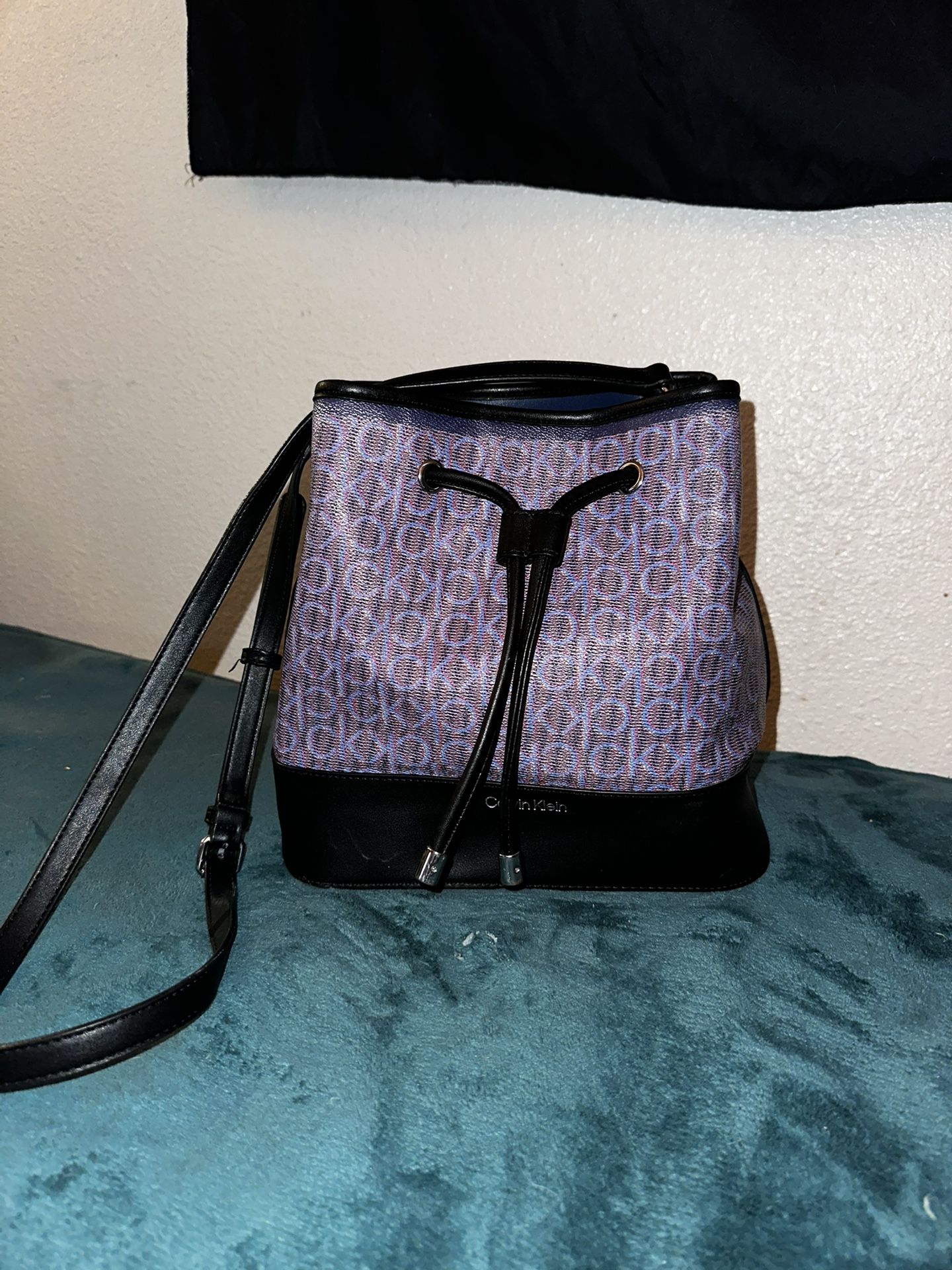 Calvin Klein Gabrianna Multicolor/Black Bucket Shoulder Bag