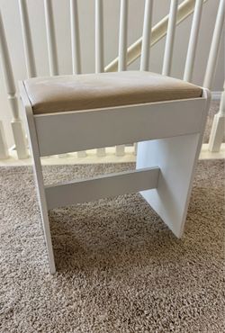 Vanity Chair – White with Cushioned Seat