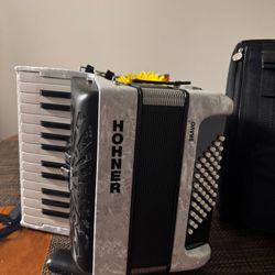 Hohner Bravo II