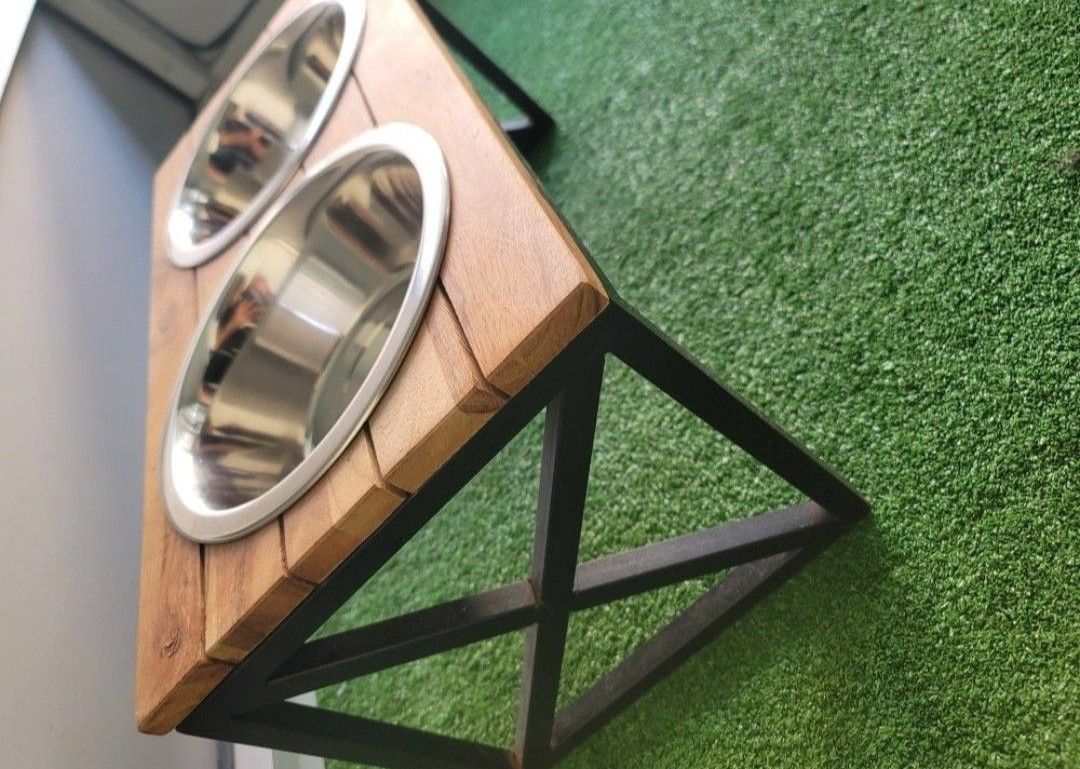 Raised Dog Bowl Stand