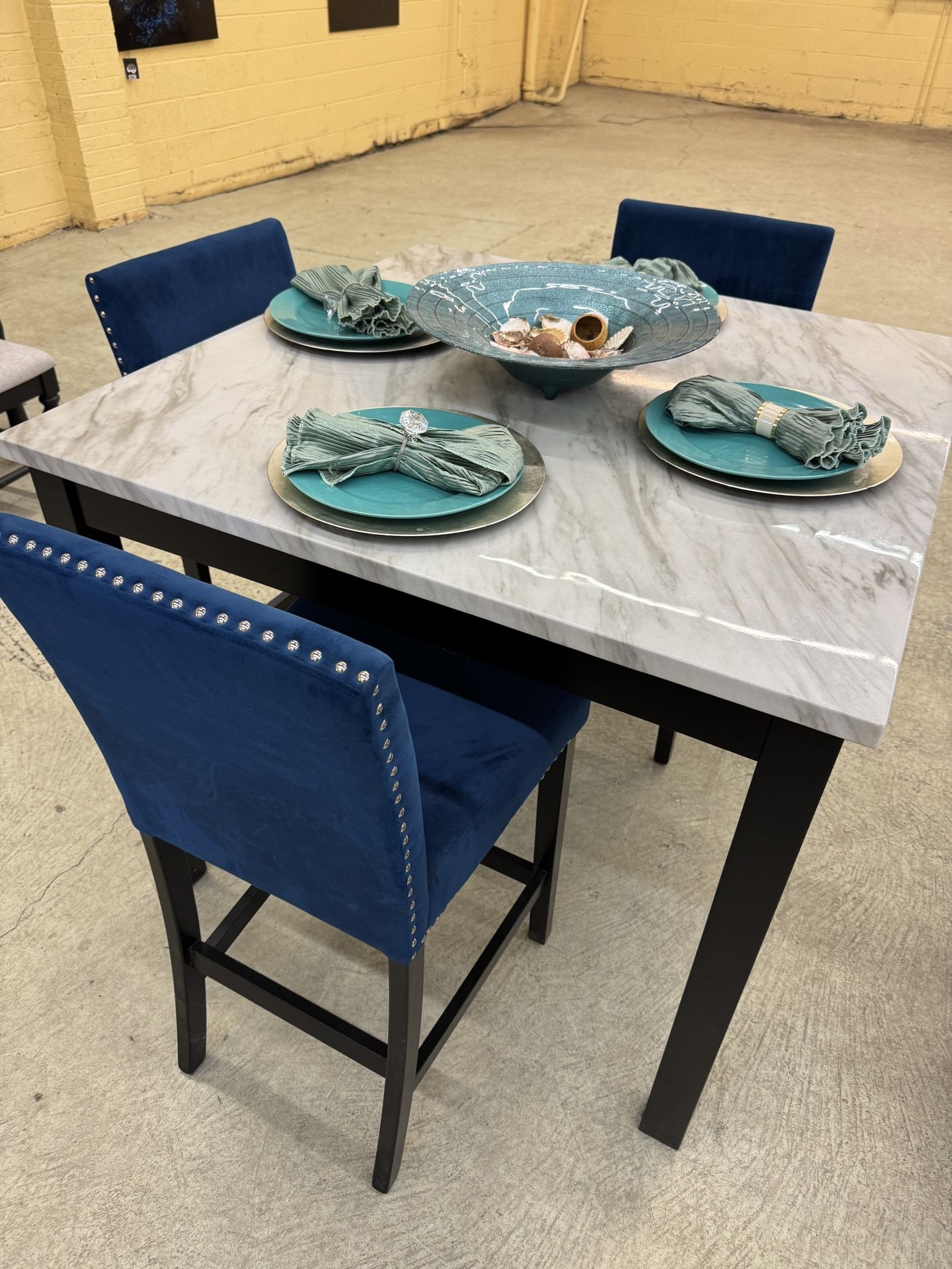 Counter Height Table With 3 Chairs.