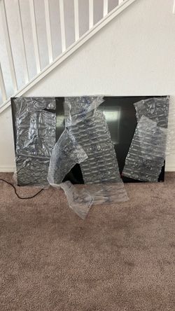 65’ comes with full motion tv mount. No remote.