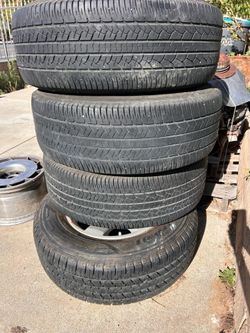 Rims & Tires 18" Nissan 4 used Good year Assurance 265/70R18