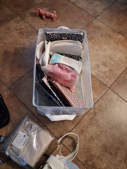 Women's handbags & purses