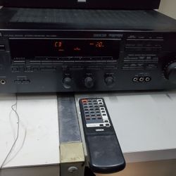 Yamaha RX-V590 5.1 Channel Surround Sound Home Theater receiver with remote. Watch video. 