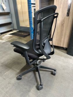 High end Contessa Ergo chair by Teknion, mesh back, all black, almost new condition