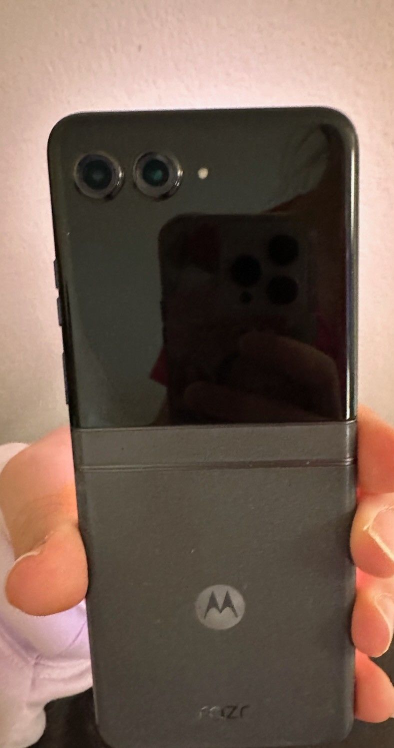 Moto Razr 2024 5 G