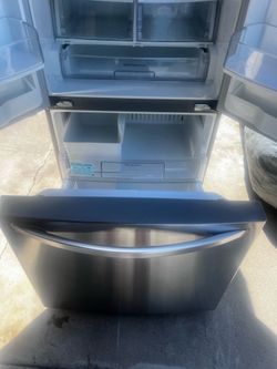 🥶🧊🚚APARTMENT SIZE VERY NICE RUNS EXCELLENT ICE MAKER NEVER USED. 🧊🚚 Delivery Available
