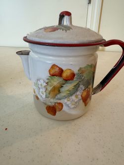 3 pieces. Decorative tea pots and coffee can