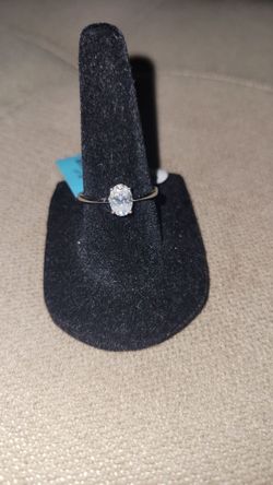 1 Carat Oval Moissanite Ring. Size 7