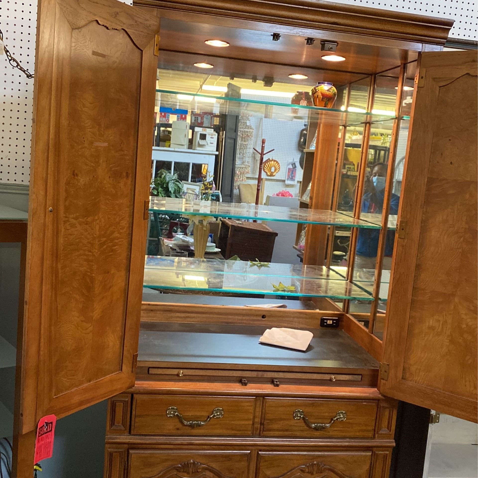 China closet beautiful display case for sale to go