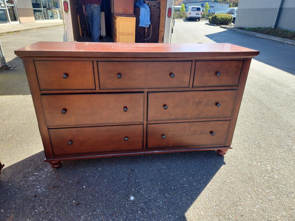 5 Piece Dresser 2 Night Stands With Large Matching Mirror 
