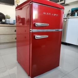 Refrigerator GALANZ  Retro Compact  Refrigerator 

