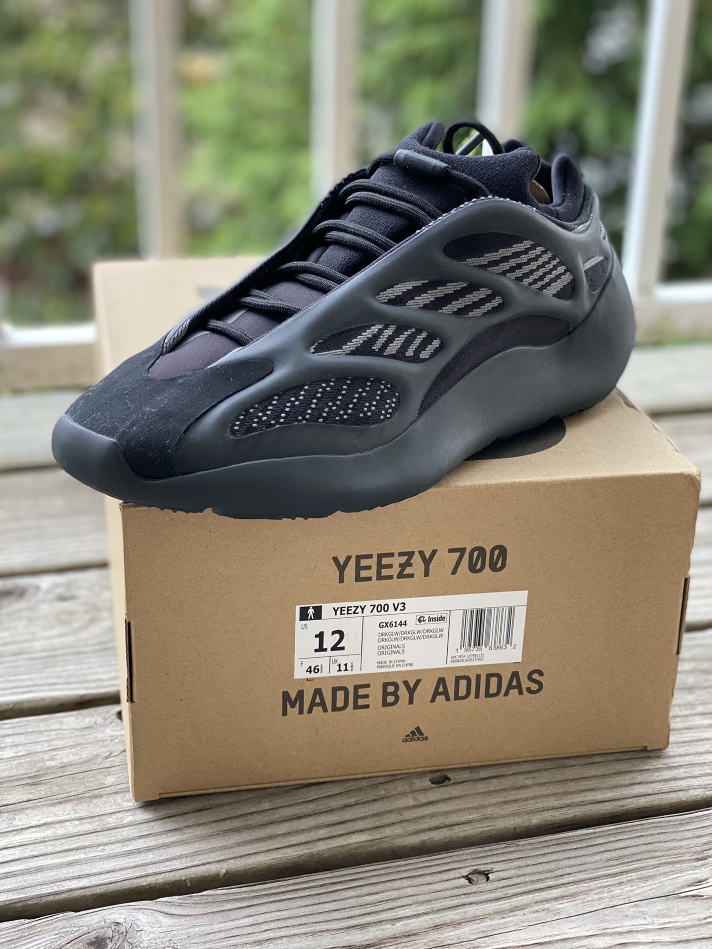 Adidas Yeezy 700 V3 Yeezy Glow In The Dark Resell USED 9/10