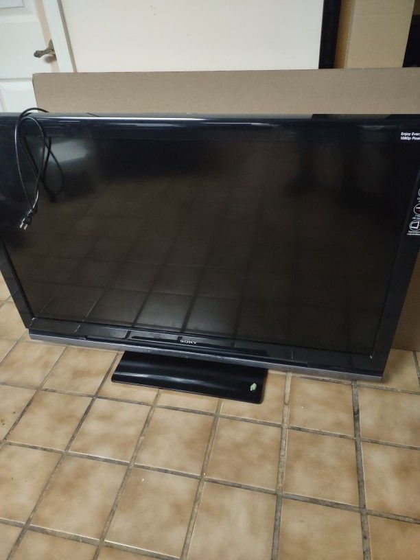 Reduced price...52" SONY Bravia TV