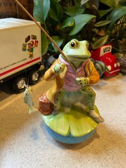 Vintage  1977  Jeremy Fisher Schmid  Beatrice Potter Porcelain Rotating  Musical  🎵 Frog Catching Fish 🎣