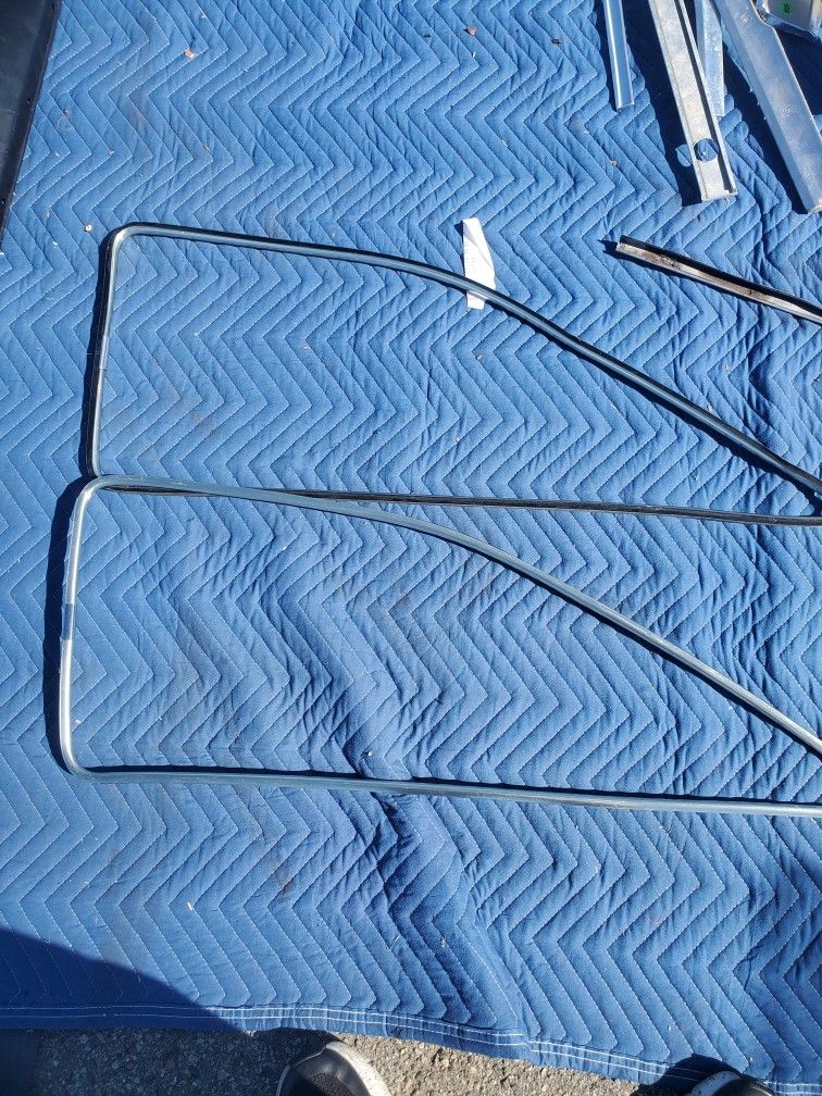 74-76 Chevy Caprice Glasshouse Rear Quarter Glass Trim Gd Condition 