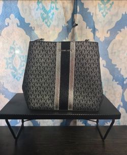 New without tag Michael Kora shoulder bag