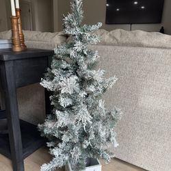 Pre-lit Mini Christmas Tree With Planter 