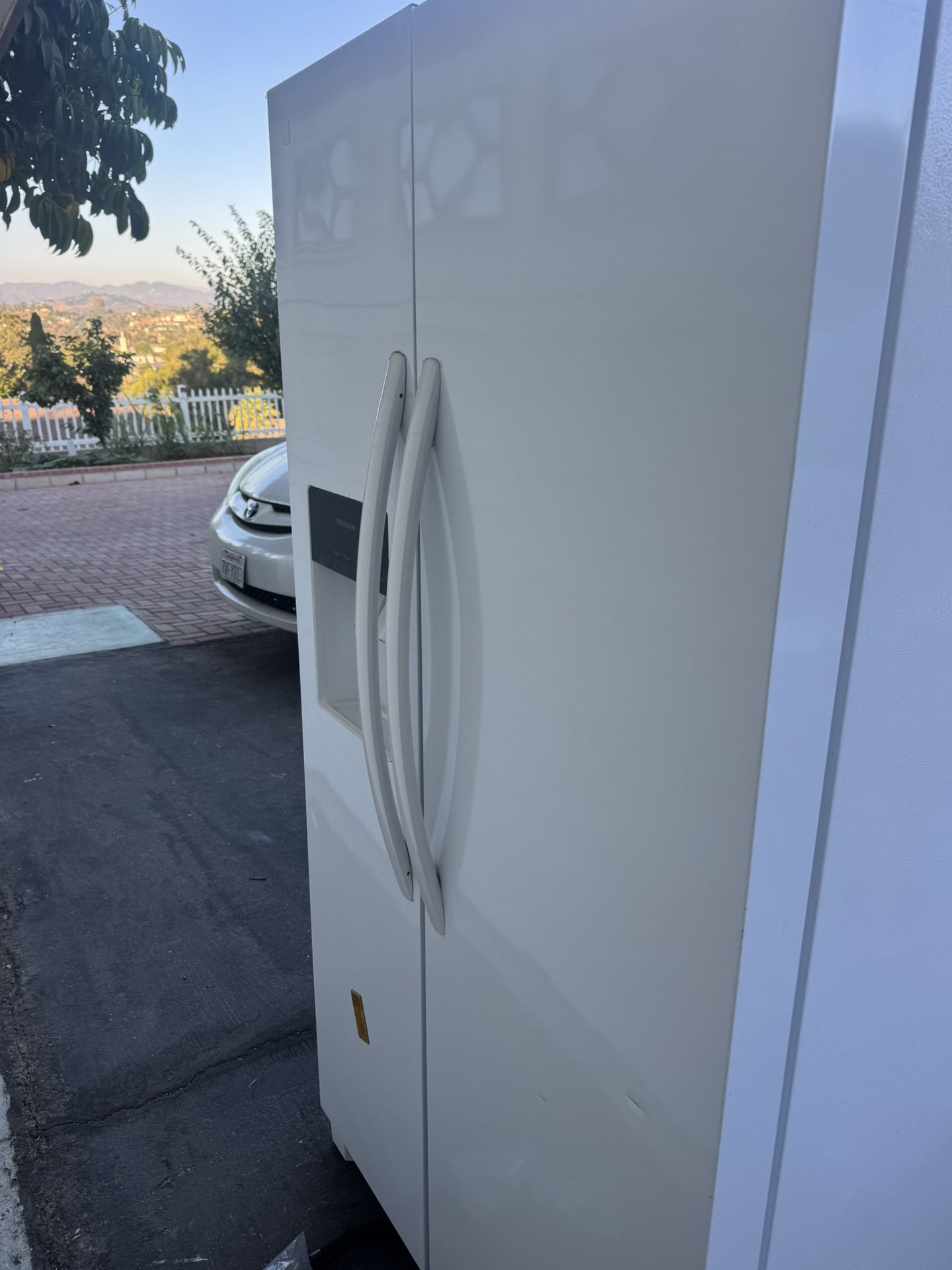 FRIGIDAIRE REFRIGERATOR FOR SALE
