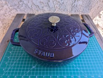 Staub Cast Iron 3.75-qt Essential French Oven with Lilly Lid