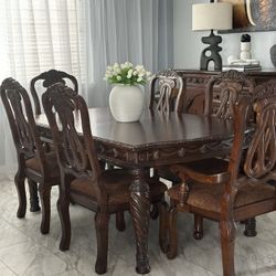 Beautiful Dining Room Set 