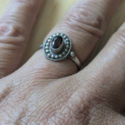 Vintage 1980s Oval-Cut Pyrope Garnet and Sterling Silver Solitaire Ring Size 6.5.
