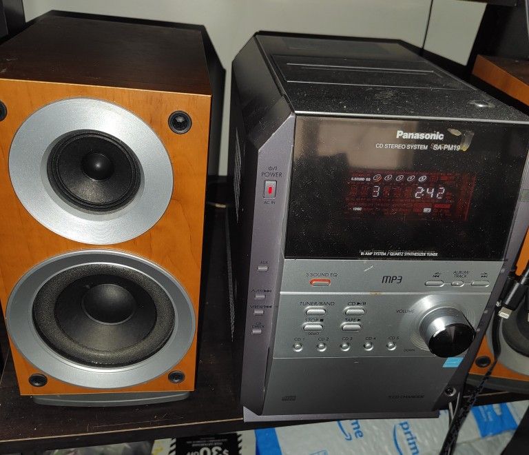 Panasonic MP3/ Cd 5-disc Shelf Stereo System W Speakers/ Subs