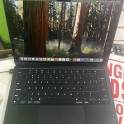 MacBook Air 2022 M2 8GB 256GB SSD macOS Sequoia, Charger . Battery Health 100% . 