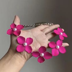 New Floral Necklace Hot Pink With Pearl Center 