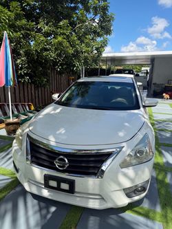 2014 Nissan Altima Sedan – White