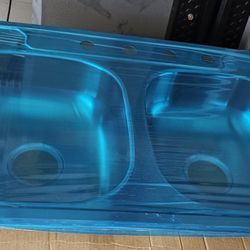 STERLING STAINLESS STEEL DOUBLE KITCHEN SINK.....33" x 22" x 6".....NEW.....$ 130