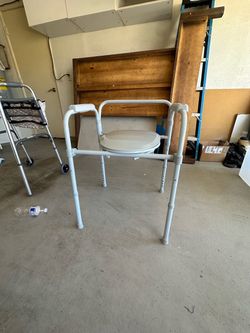 Commode. Free.  clean