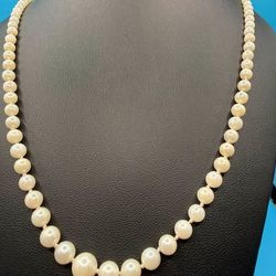 Graduated Pearl Necklace with 10K Gold Clasp