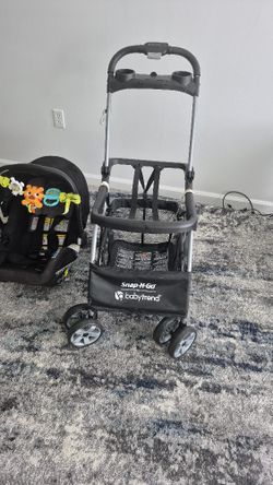 Newborn scroller in car seat/ if you're interested make me a offer