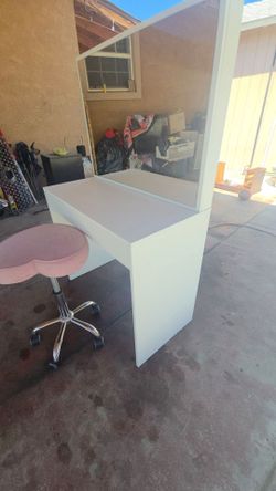 Room vanity