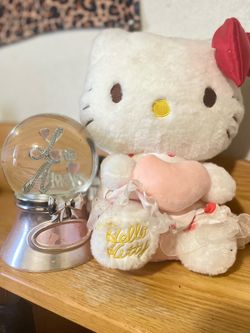 Hello kitty plushie