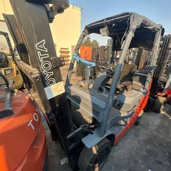 Toyota M8 Forklift 2 Stages 5500 Lbs. 90 DAYS FREE WARRANTY!!