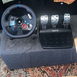 Logitech Gaming Racing Wheel And Pedals 